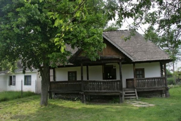 Casa lui Nicolae Ceauşescu din Scorniceşti (2)